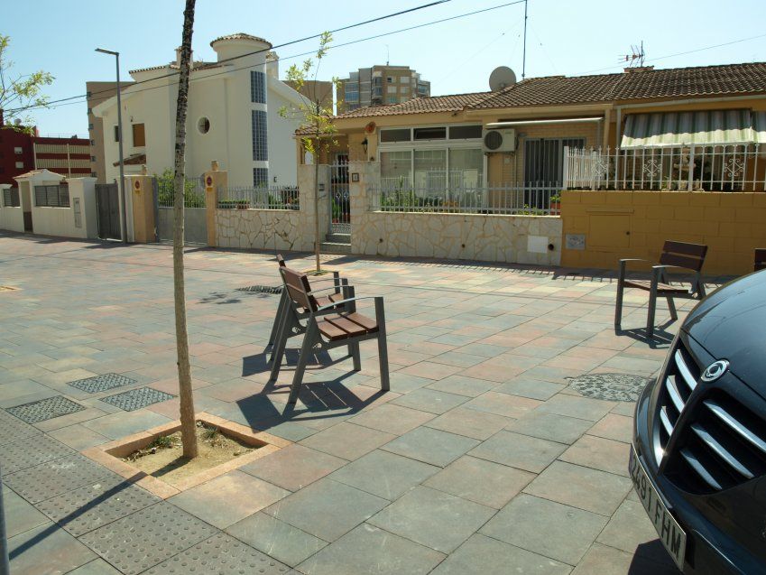 Plaza Remodelada y finalizada de la Avenida de la Marina 261-263 en Benisa