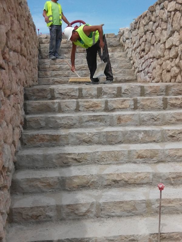 Plaza Ayuntamiento Polop, Adecuación escaleras