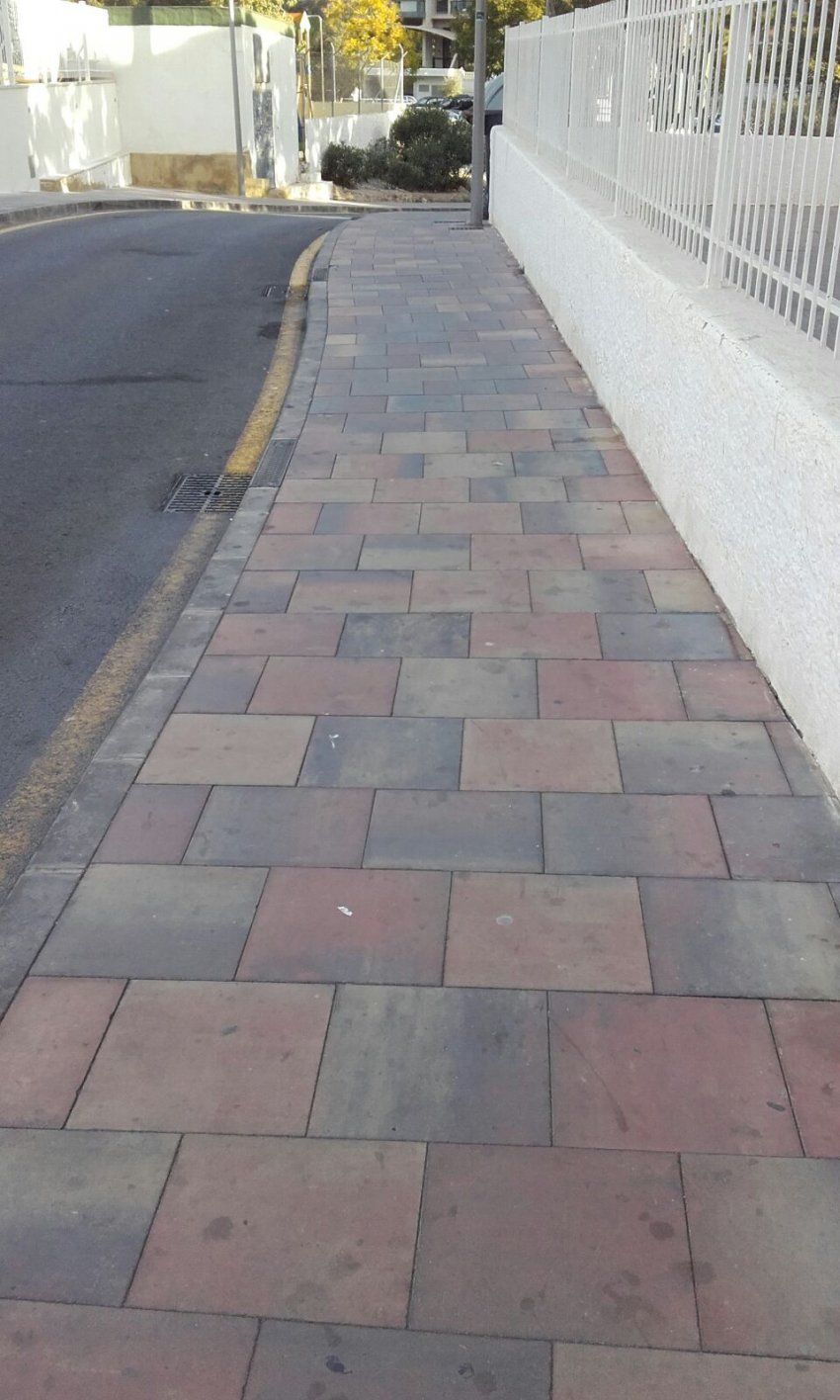 Pavimentación en la Calle Perú de Benidorm  despues de la Renovación de infraestructuras hidráulicas