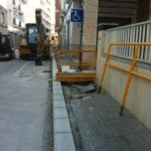 Remodelación entorno urbano de Petrel, colocación del nuevo bordillo