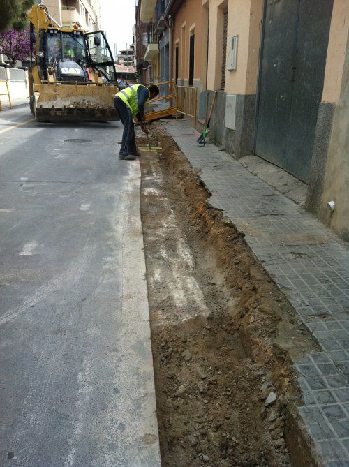 REmodelación entorno urbano Petrel, quitado bordillo acera